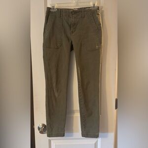 GAP Khaki Skinny Ankle Pants Size 00 in Army Green